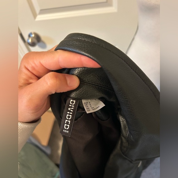 Divided Women's Black faux Leather Jacket with belt - Picture 5 of 5